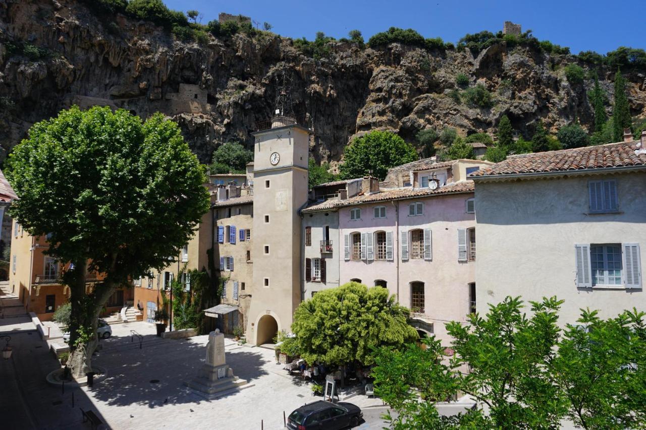 Apartamento La Maison Des Artistes Cotignac Exterior foto